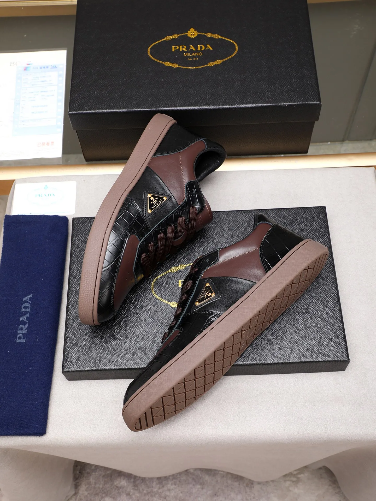 Men's shoes💰420💰 Brand: PRADA (Prada) Standard code: Men's code 38–44 (45 can be customized) Material: Original cowhide, breathable sheep lining Special outsole Style category: Men's fashionable casual sneakers Low-key luxury! Color: actual picture color